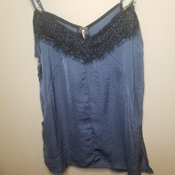 Comfy Lingerie with Lace detail, side split - Picture 6 of 7